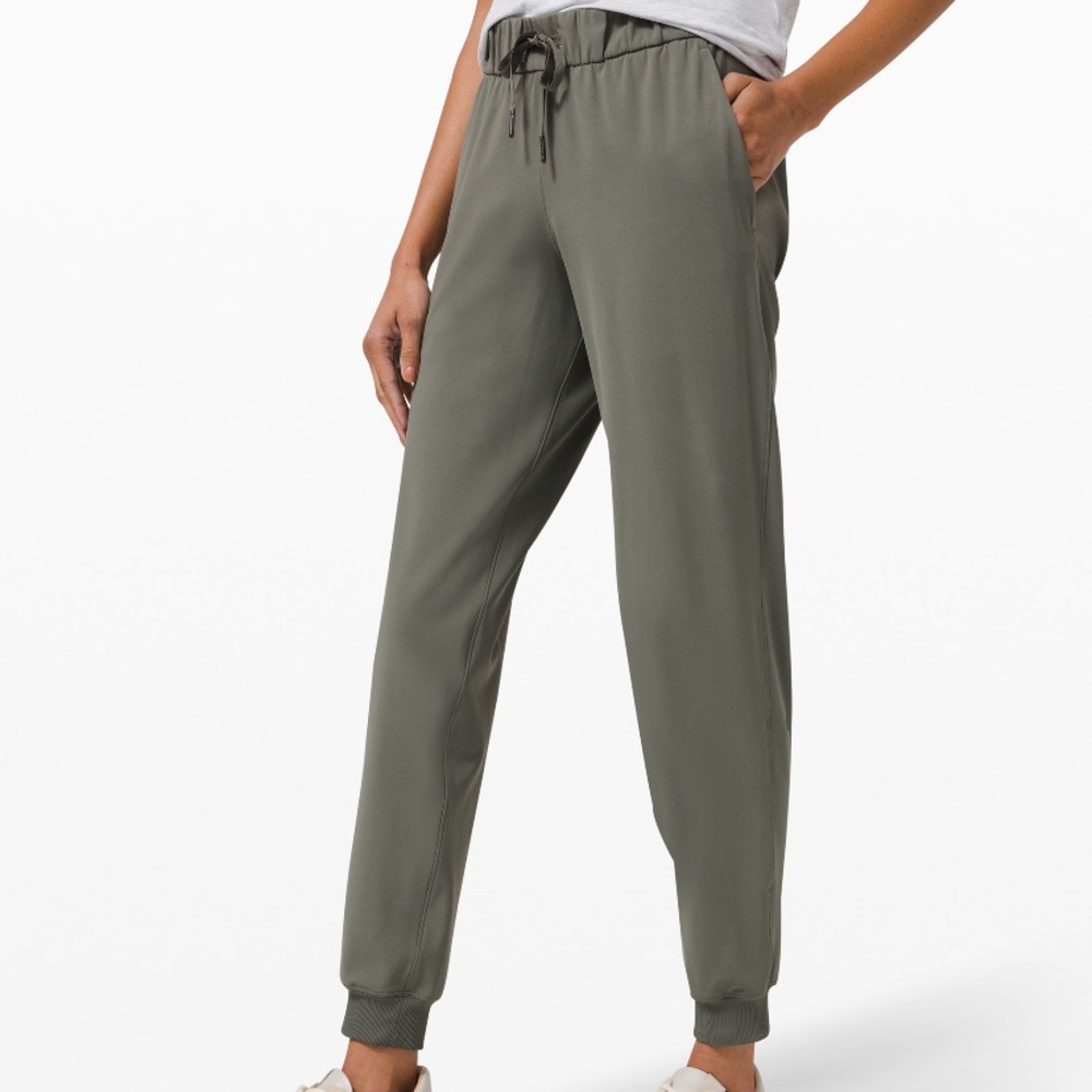 ⭐️Lululemon On the Fly Jogger Woven⭐️